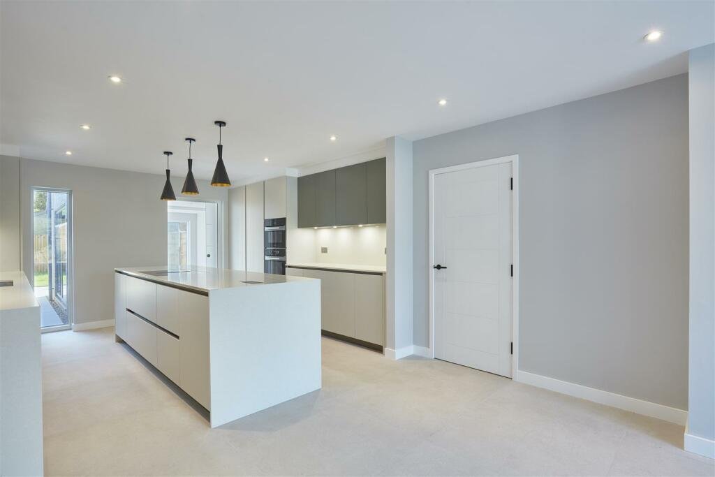 202805_32605860_IMG_04_0000